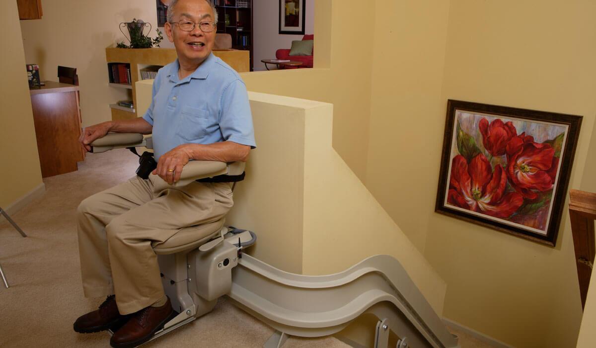 curved-elite-banner Ban in Elite Curved Rail stairlift