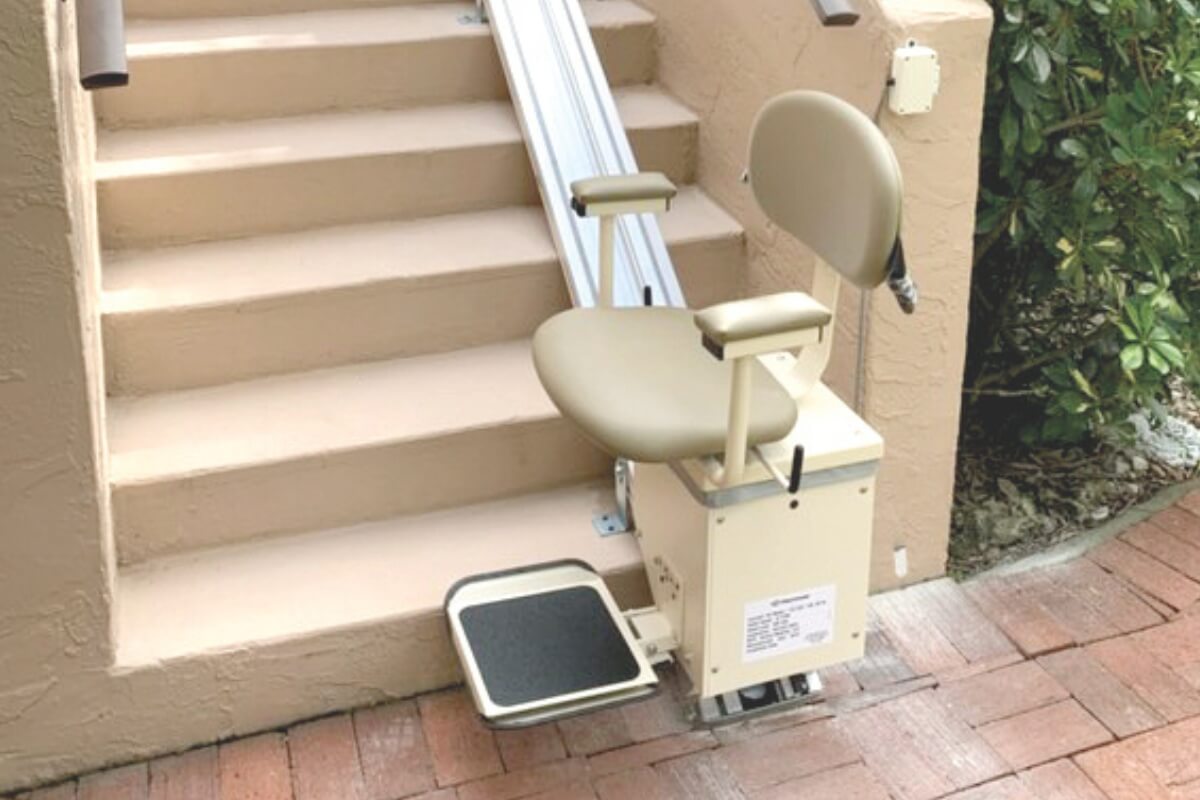 Harmar Outdoor Stairlift